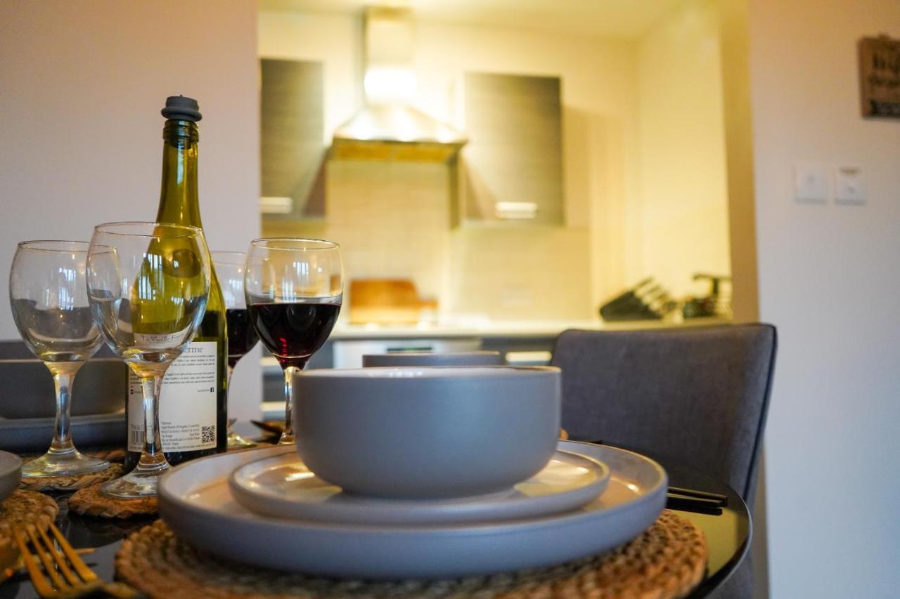 Entire Modern In Centre Apartment *